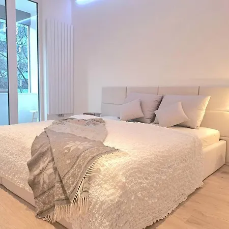 Luxury New Stylish Apartment